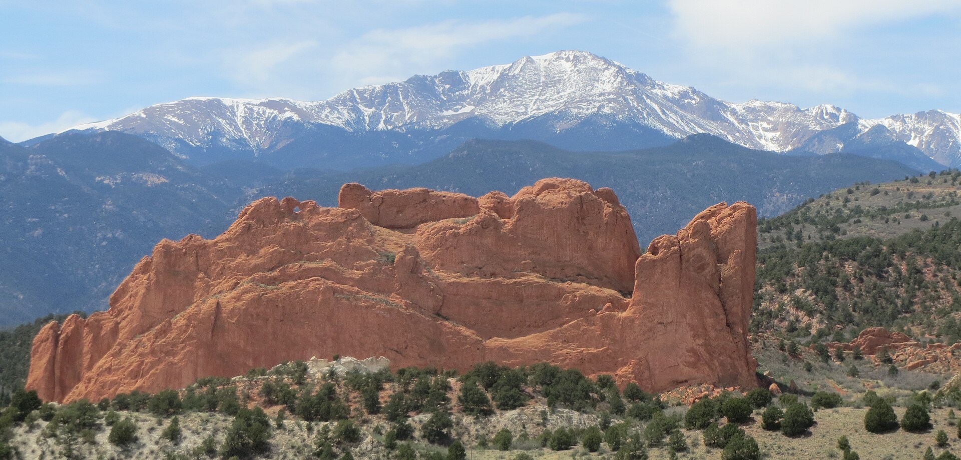 Garden of the Gods red rock formations with Pikes Peak behind